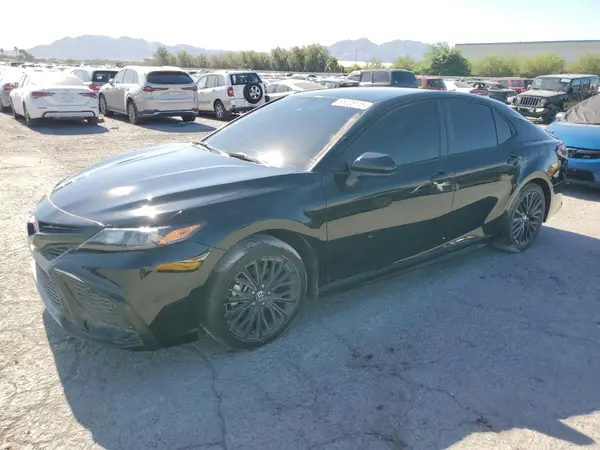 4T1G11AK3MU420220 2021 TOYOTA CAMRY - Image 1