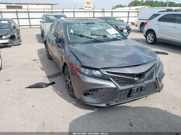 4T1G11AK3MU421254 2021 TOYOTA CAMRY - Image 1