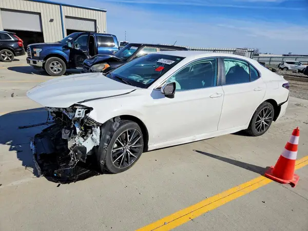 4T1G11AK3MU425773 2021 TOYOTA CAMRY - Image 1