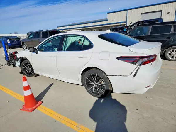 4T1G11AK3MU425773 2021 TOYOTA CAMRY - Image 2