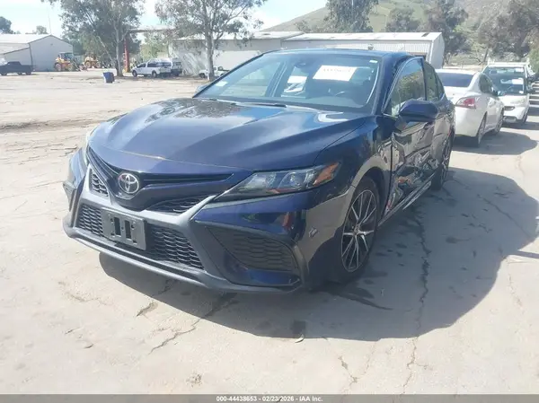 4T1G11AK3MU425997 2021 TOYOTA CAMRY - Image 2
