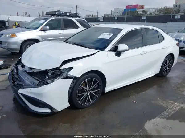 4T1G11AK3MU429807 2021 TOYOTA CAMRY - Image 2