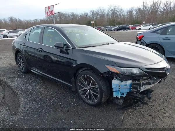 4T1G11AK3MU429984 2021 TOYOTA CAMRY - Image 1