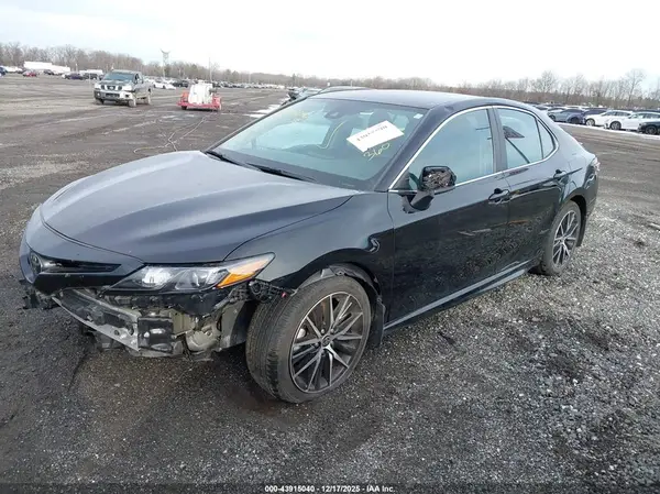 4T1G11AK3MU429984 2021 TOYOTA CAMRY - Image 2