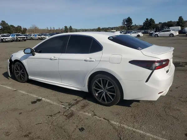 4T1G11AK3MU432187 2021 TOYOTA CAMRY - Image 2