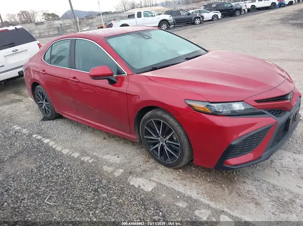 4T1G11AK3MU435557 2021 TOYOTA CAMRY - Image 1