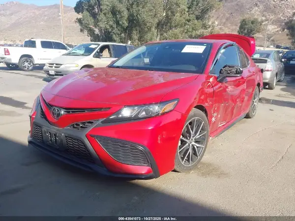 4T1G11AK3MU440421 2021 TOYOTA CAMRY - Image 2