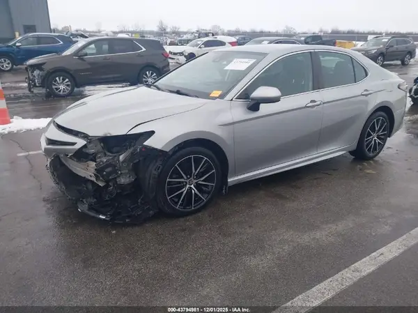 4T1G11AK3MU441617 2021 TOYOTA CAMRY - Image 2