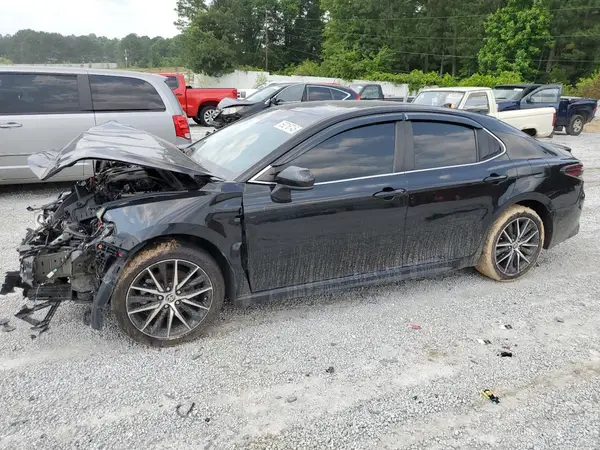 4T1G11AK3MU443903 2021 TOYOTA CAMRY - Image 1