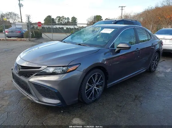 4T1G11AK3MU444131 2021 TOYOTA CAMRY - Image 2