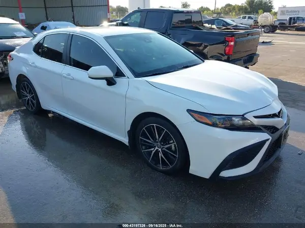 4T1G11AK3MU448194 2021 TOYOTA CAMRY - Image 1
