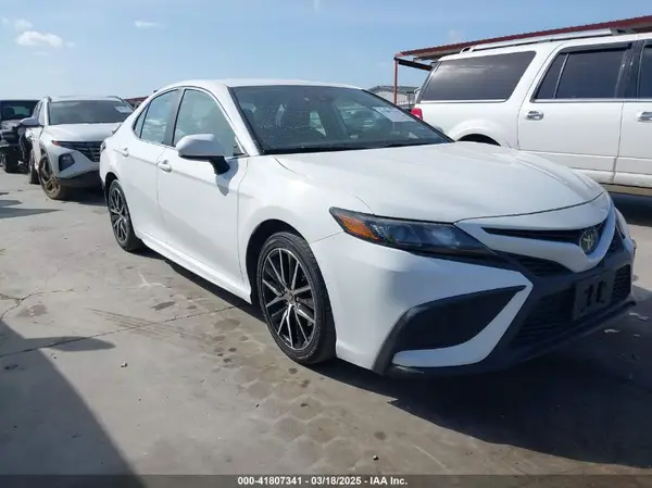 4T1G11AK3MU451421 2021 TOYOTA CAMRY - Image 1
