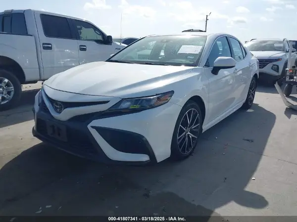 4T1G11AK3MU451421 2021 TOYOTA CAMRY - Image 2