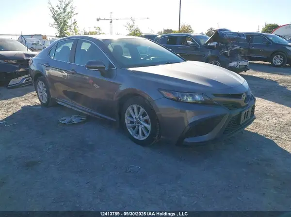 4T1G11AK3MU451564 2021 TOYOTA CAMRY - Image 1