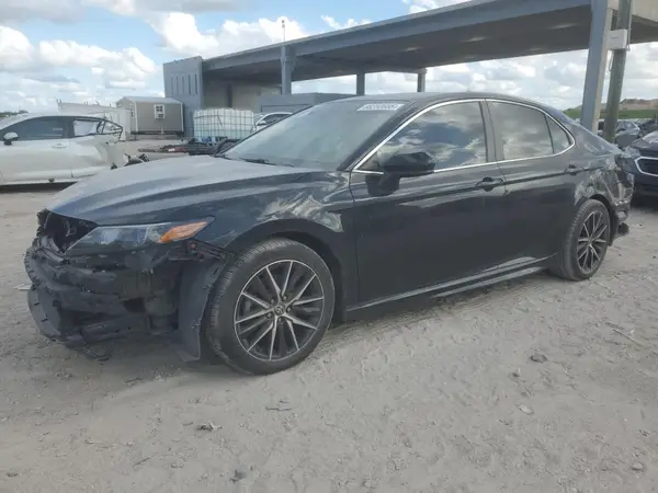 4T1G11AK3MU453136 2021 TOYOTA CAMRY - Image 1