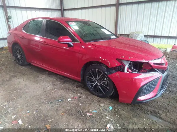 4T1G11AK3MU453959 2021 TOYOTA CAMRY - Image 1