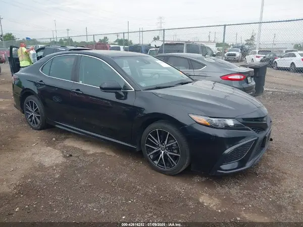 4T1G11AK3MU454884 2021 TOYOTA CAMRY - Image 1