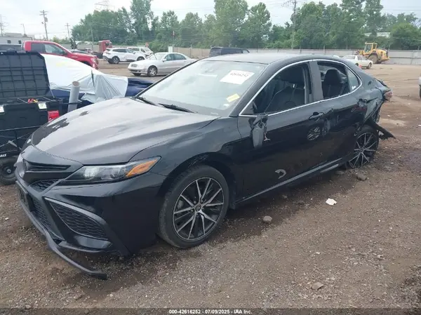 4T1G11AK3MU454884 2021 TOYOTA CAMRY - Image 2