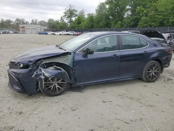 4T1G11AK3MU456473 2021 TOYOTA CAMRY - Image 1