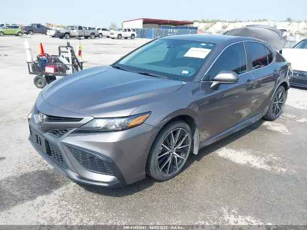 4T1G11AK3MU457011 2021 TOYOTA CAMRY - Image 2