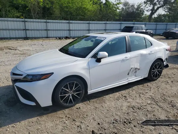 4T1G11AK3MU458966 2021 TOYOTA CAMRY - Image 1