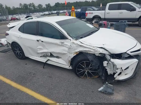 4T1G11AK3MU459633 2021 TOYOTA CAMRY - Image 1
