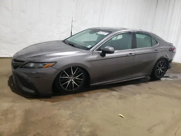 4T1G11AK3MU464136 2021 TOYOTA CAMRY - Image 1