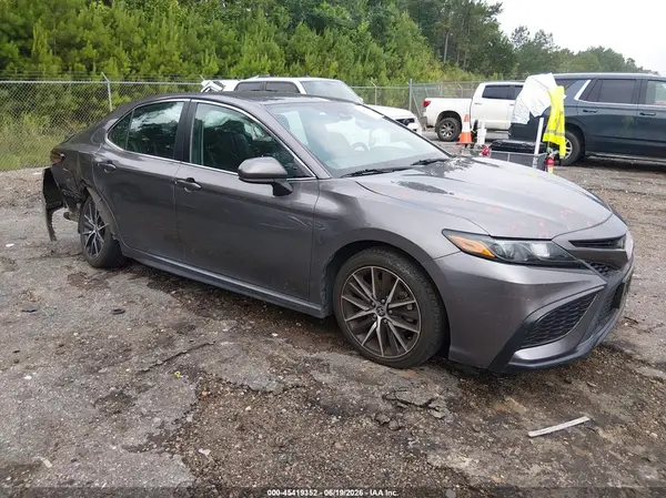 4T1G11AK3MU467103 2021 TOYOTA CAMRY - Image 1