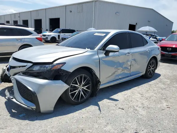 4T1G11AK3MU467537 2021 TOYOTA CAMRY - Image 1
