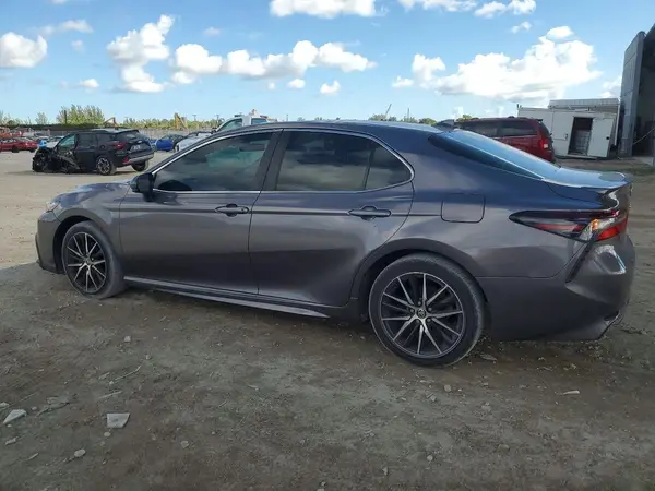 4T1G11AK3MU470180 2021 TOYOTA CAMRY - Image 2