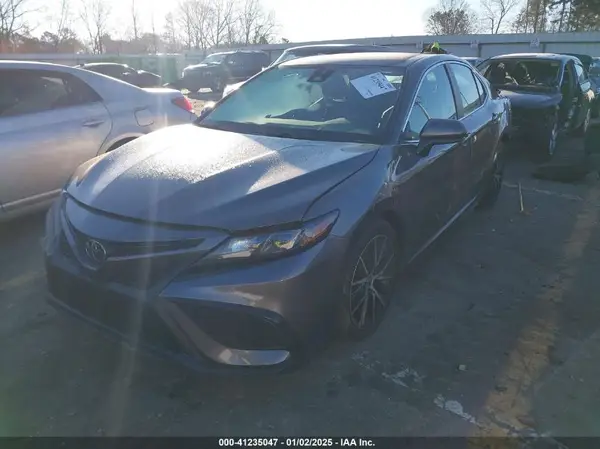 4T1G11AK3MU472396 2021 TOYOTA CAMRY - Image 2
