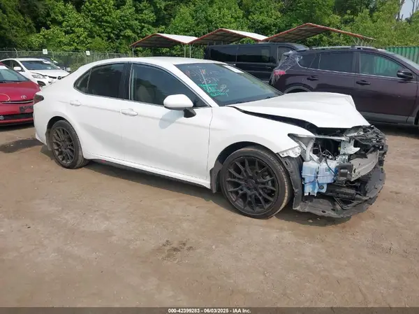 4T1G11AK3MU473371 2021 TOYOTA CAMRY - Image 1
