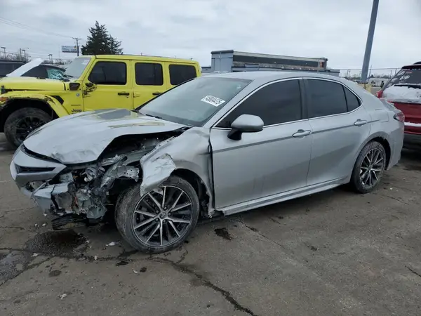 4T1G11AK3MU473662 2021 TOYOTA CAMRY - Image 1