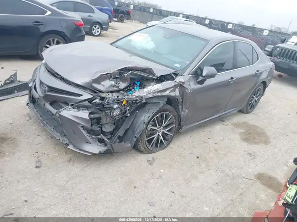 4T1G11AK3MU477226 2021 TOYOTA CAMRY - Image 2