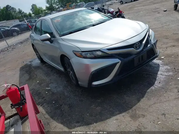 4T1G11AK3MU479025 2021 TOYOTA CAMRY - Image 1
