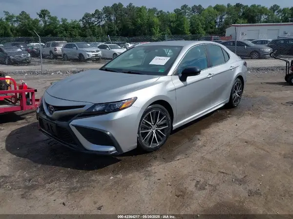 4T1G11AK3MU479025 2021 TOYOTA CAMRY - Image 2