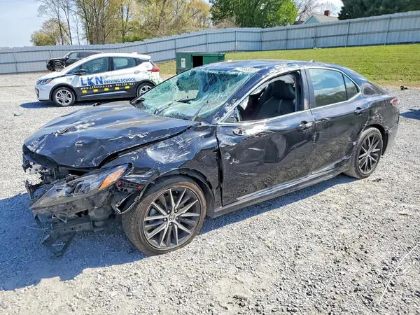 4T1G11AK3MU481065 2021 TOYOTA CAMRY - Image 1