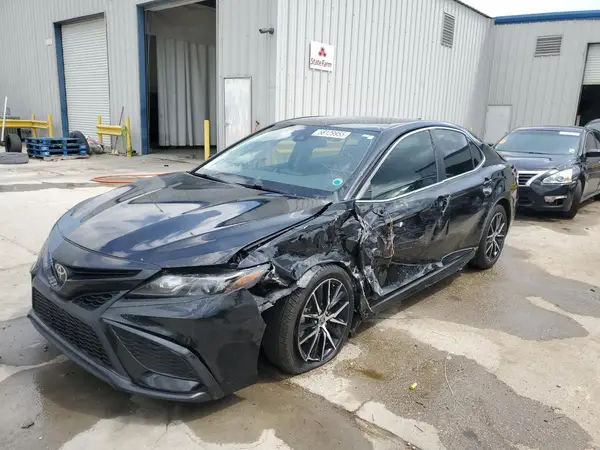 4T1G11AK3MU482409 2021 TOYOTA CAMRY - Image 1