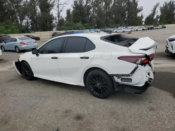 4T1G11AK3MU484466 2021 TOYOTA CAMRY - Image 2