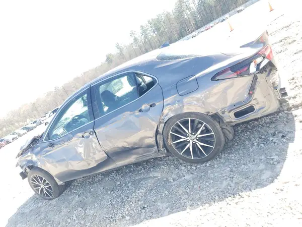 4T1G11AK3MU486301 2021 TOYOTA CAMRY - Image 2