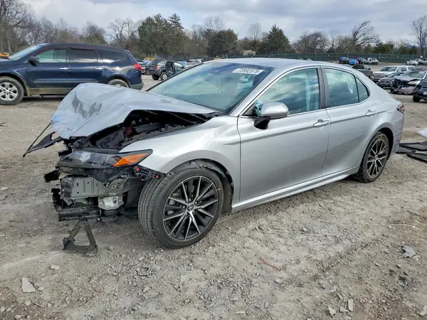 4T1G11AK3MU487982 2021 TOYOTA CAMRY - Image 1