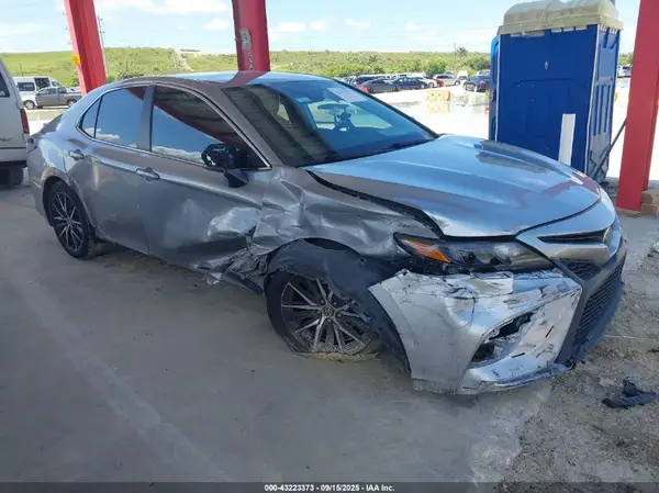 4T1G11AK3MU491837 2021 TOYOTA CAMRY - Image 1