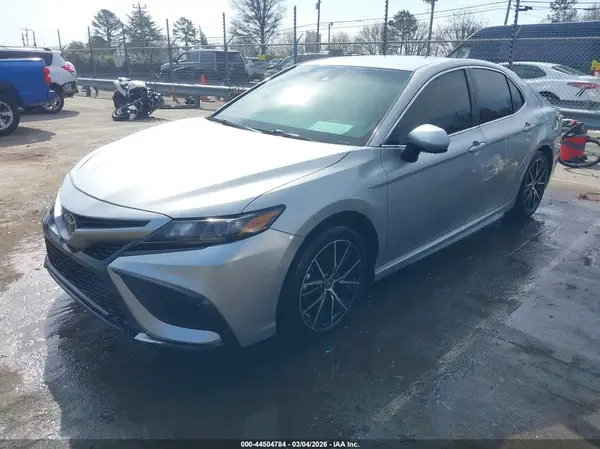 4T1G11AK3MU492048 2021 TOYOTA CAMRY - Image 2
