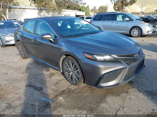 4T1G11AK3MU494981 2021 TOYOTA CAMRY - Image 1