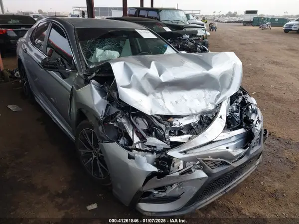 4T1G11AK3MU514758 2021 TOYOTA CAMRY - Image 1