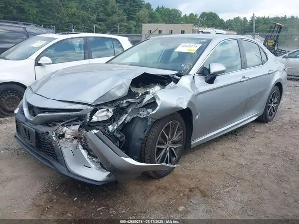4T1G11AK3MU515778 2021 TOYOTA CAMRY - Image 2