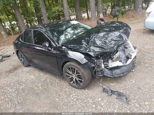4T1G11AK3MU518275 2021 TOYOTA CAMRY - Image 1