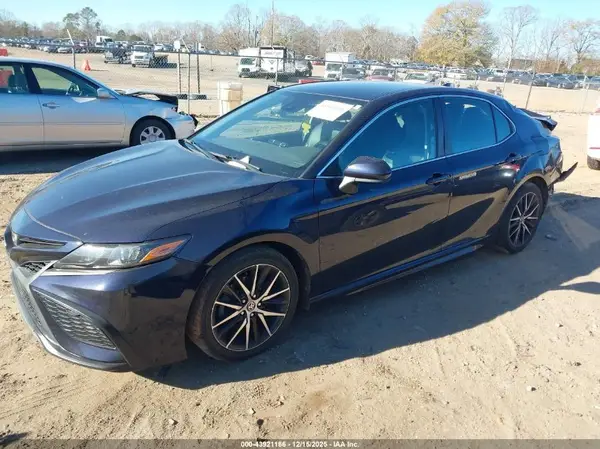 4T1G11AK3MU522049 2021 TOYOTA CAMRY - Image 2