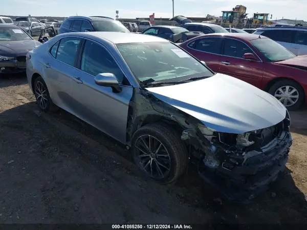 4T1G11AK3MU522505 2021 TOYOTA CAMRY - Image 1