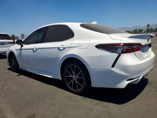 4T1G11AK3MU524819 2021 TOYOTA CAMRY - Image 2